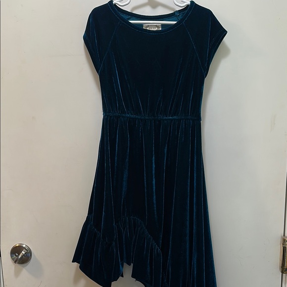 fitted dress and sneakers DAVINA Sleeveless Asymmetric Fit and Flare Midi Dress in Cotton Seersu –  Santorelli main image 1